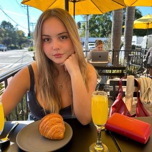 Meet your Posher, Dana